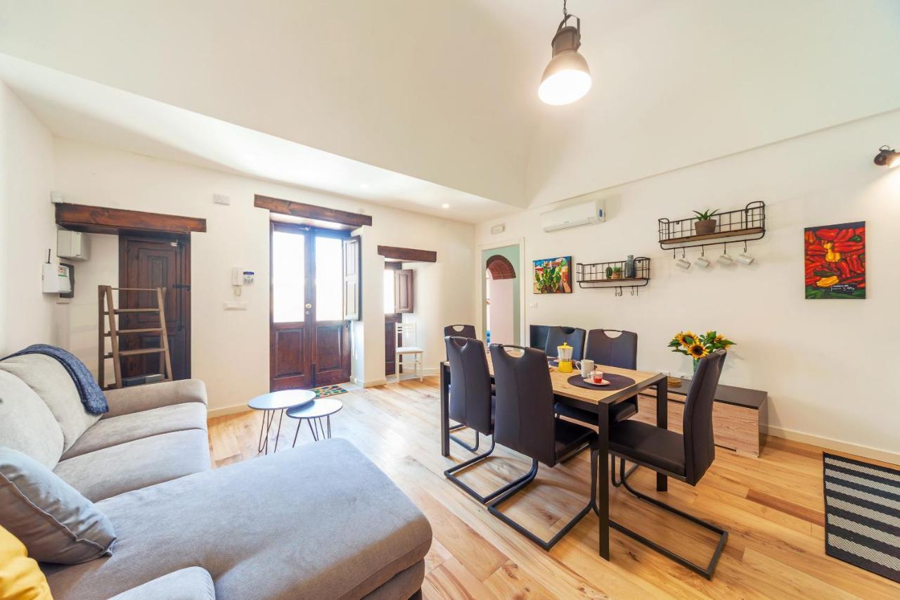 Vakalu-Piazza Duomo Charming Apartment Syracuse Exterior foto